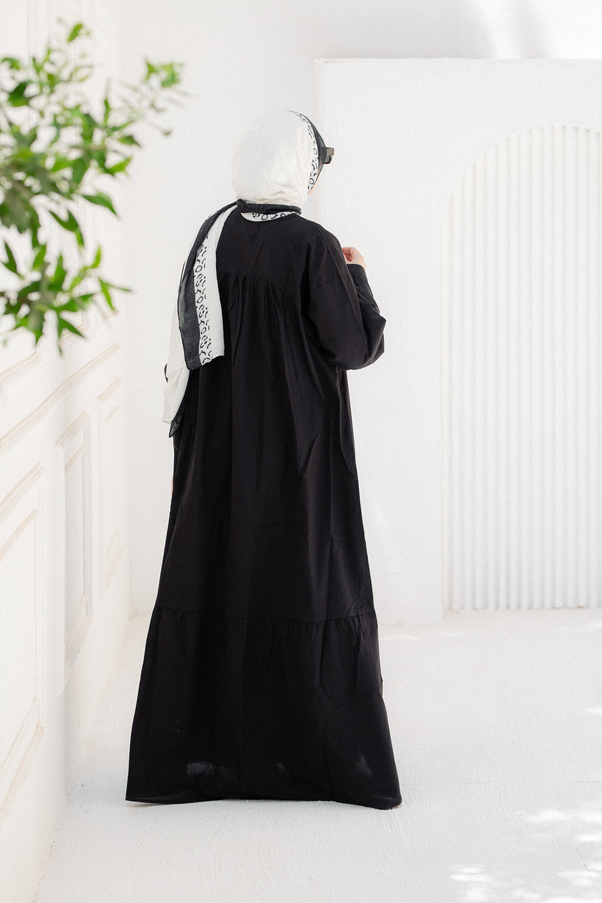 Ruffled black