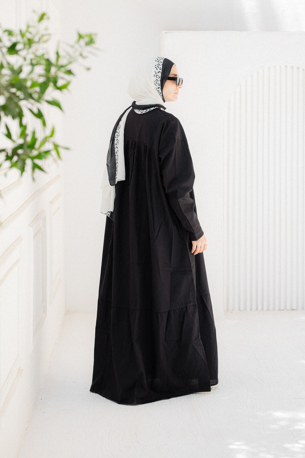 Ruffled black