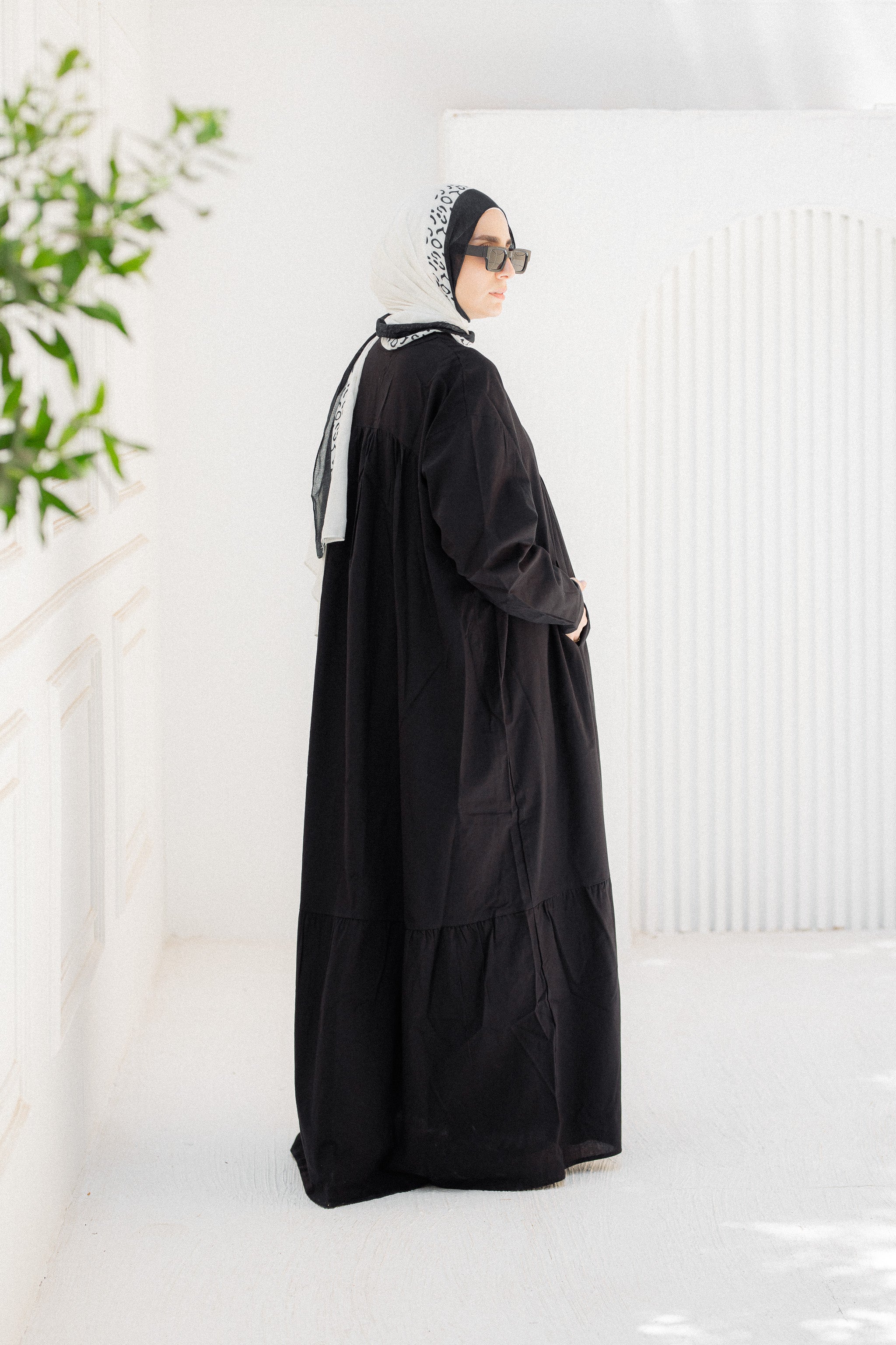 Ruffled black